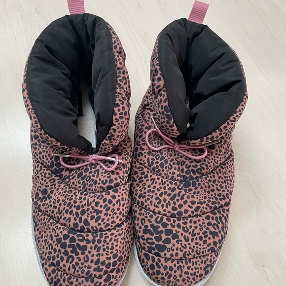 NWOT Land’s End puffer bootie, slippers - Picture 2 of 5
